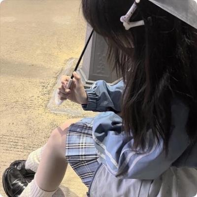 挟刀揉手